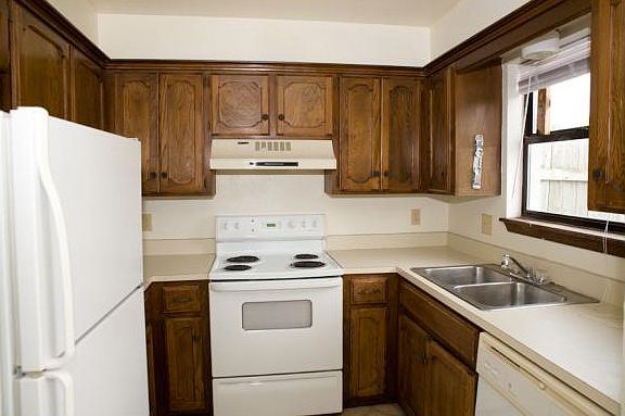 5th image of 2209 Beaumont Dr
