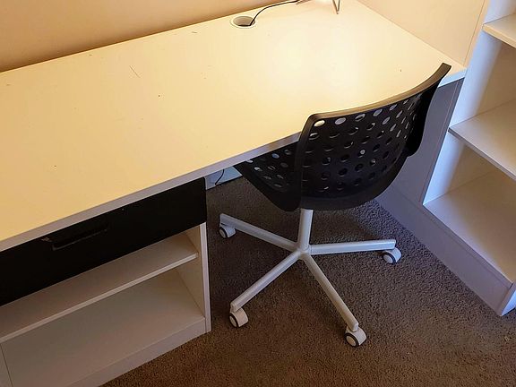 Bedroom 'A' with desk