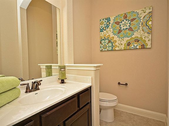 Guest bathroom.