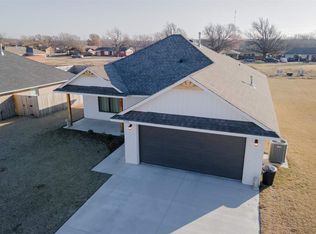 928 N 7th St, Blackwell, OK 74631