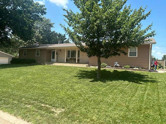 2nd image of 617 Woodland Dr