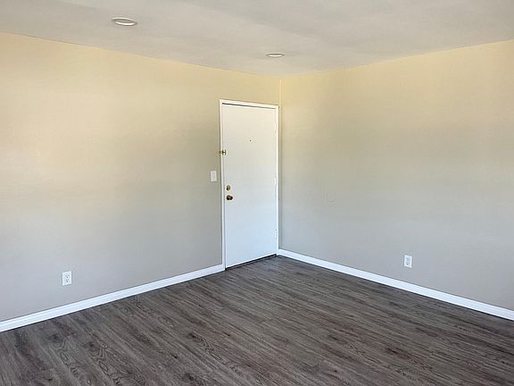 3rd image of 507 Coronado Ave APT D