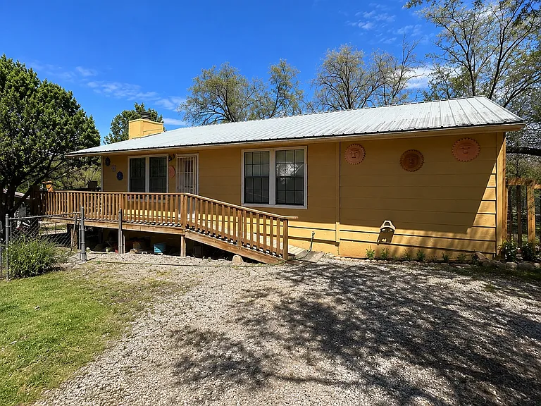 107 Spring Rd — Photo 1