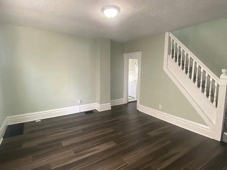 461 Oakwood Ave — Photo 3