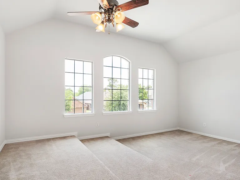 135 Springtree St — Photo 23
