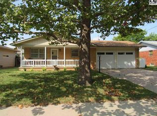 33 Meadowlark Ln, Hutchinson, KS 67502