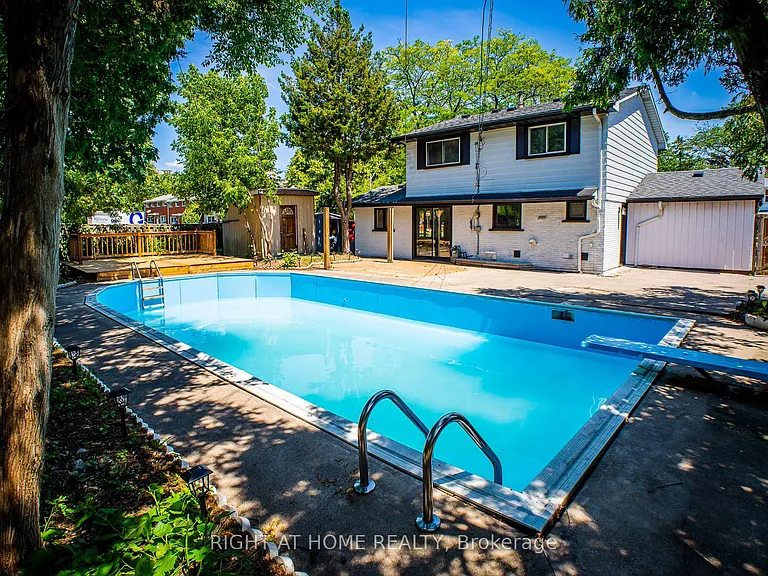 77 Elford Cres #UPPER — Photo 2
