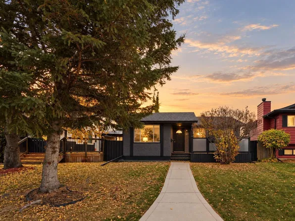 61 Chappel Dr, Red Deer, AB T4P 2R6