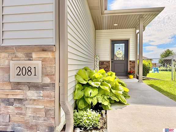 3rd image of 2081 Meadow Ln