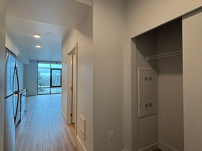 Adell Apartments — Photo 32
