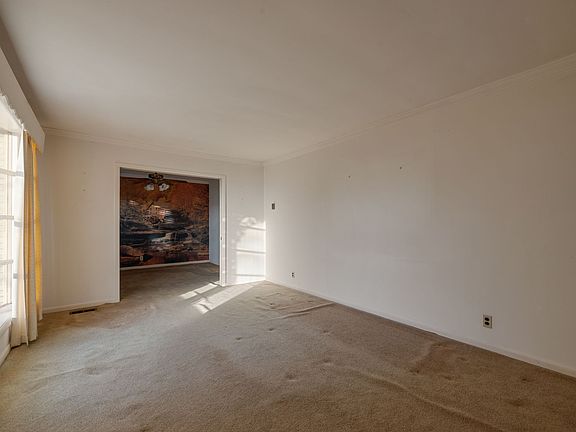 5th image of 4041 Matilda St