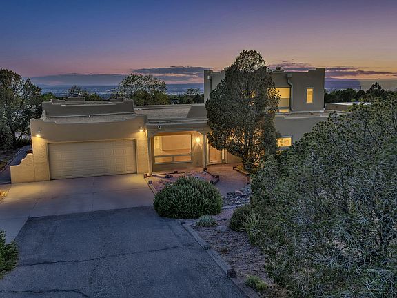 3rd image of 1137 Marigold Dr NE