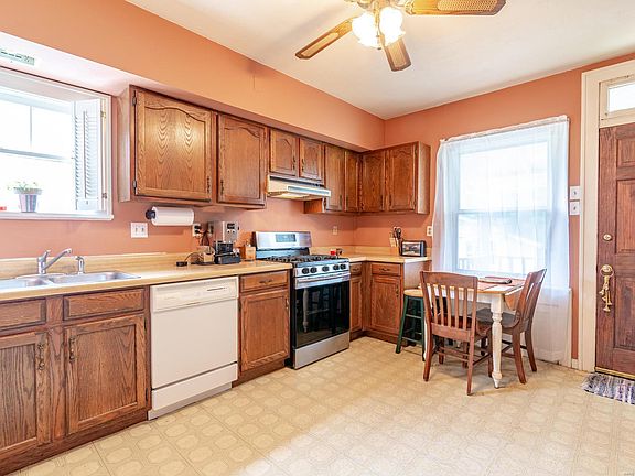 5th image of 4718 Allemania St