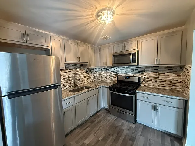 16W486 Lake Dr #201 — Photo 1