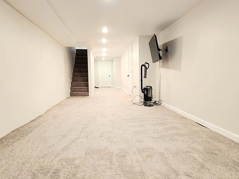 332 Kingsley St — Photo 17