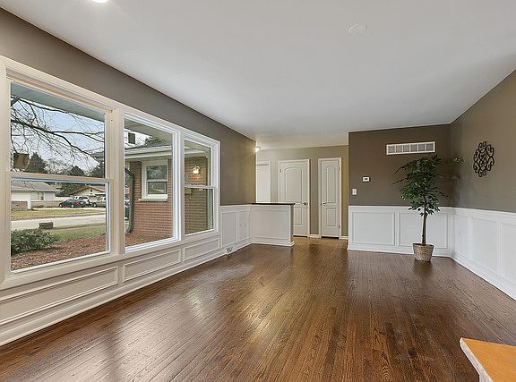 3rd image of 18840 W Louise Dr