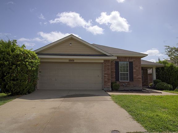 2nd image of 1304 Luckenbach Dr