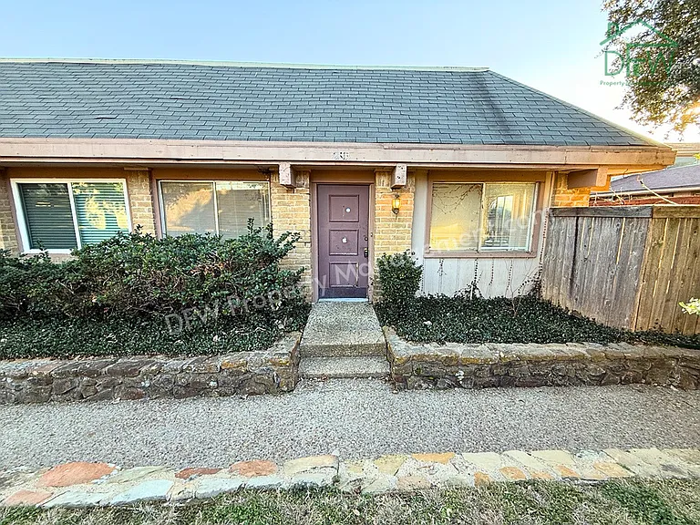 2613 Amherst Ct — Photo 1