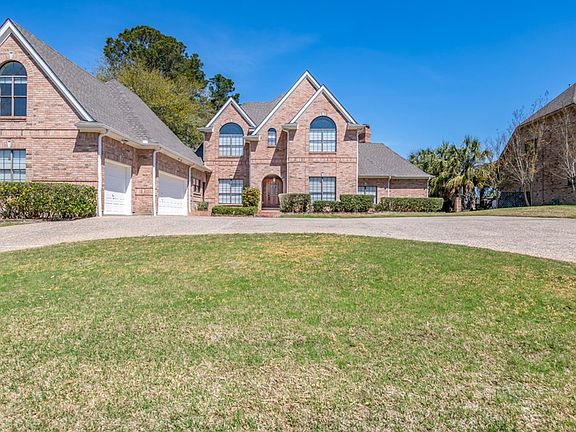 4th image of 301 Crown Colony Dr