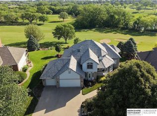710 Bailey Dr, Papillion, NE 68046