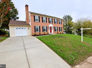 2 Blackbird Ct, Sterling, VA 20164