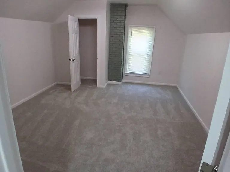 6015 Hosmer Ave — Photo 80