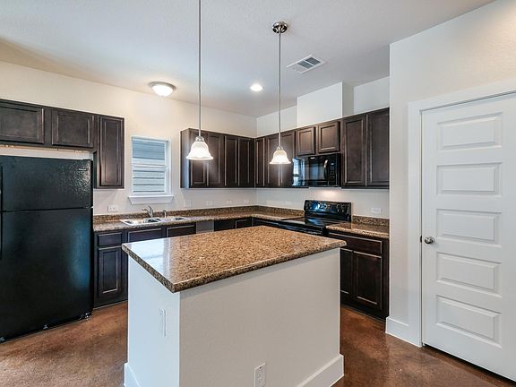 4th image of 203 Cloudcroft Dr #102