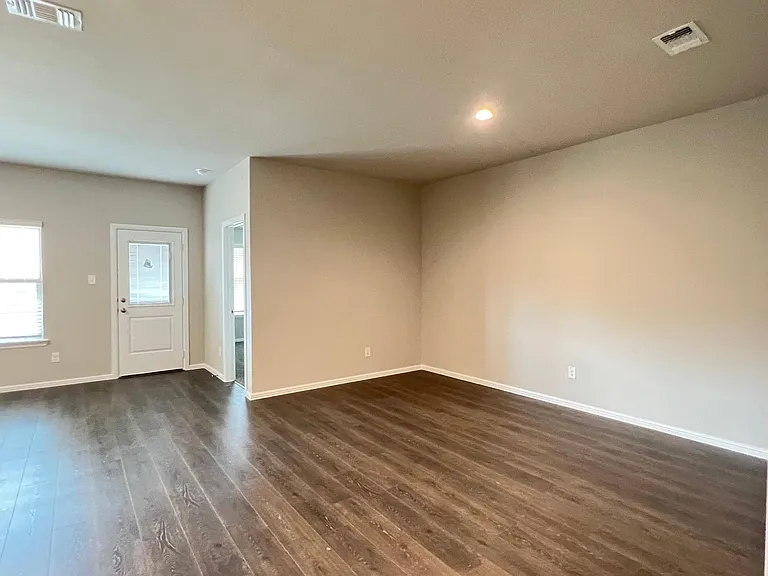 1416 Dillard Creek Dr — Photo 9