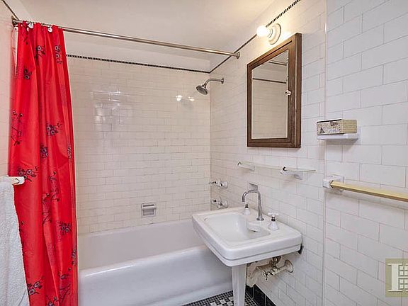 4th image of 161 W 16th St APT 12J