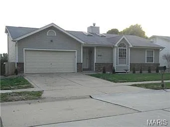 1860 Kingsford Dr photo 1
