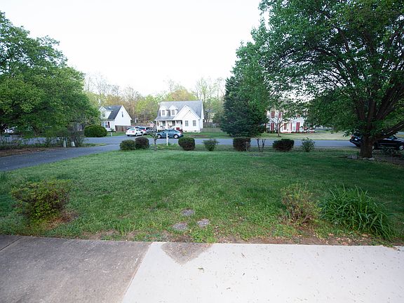 4th image of 11706 Camelot Way