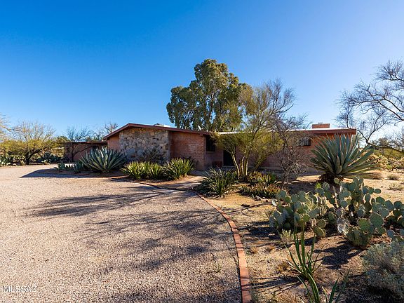2nd image of 7440 N San Lorenzo Dr