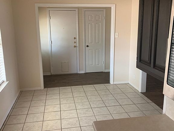 3rd image of 1358 Fox Hollow St