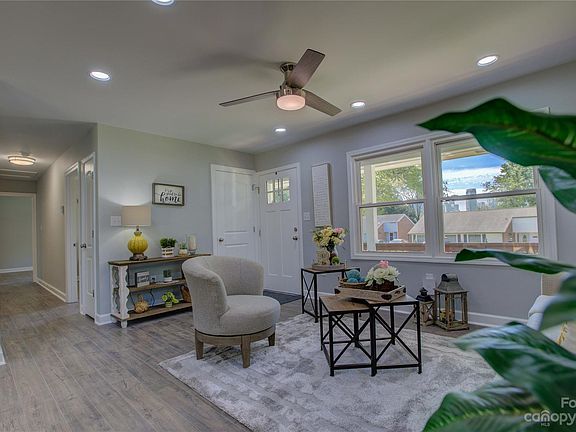 4th image of 1208 Fontana Ave
