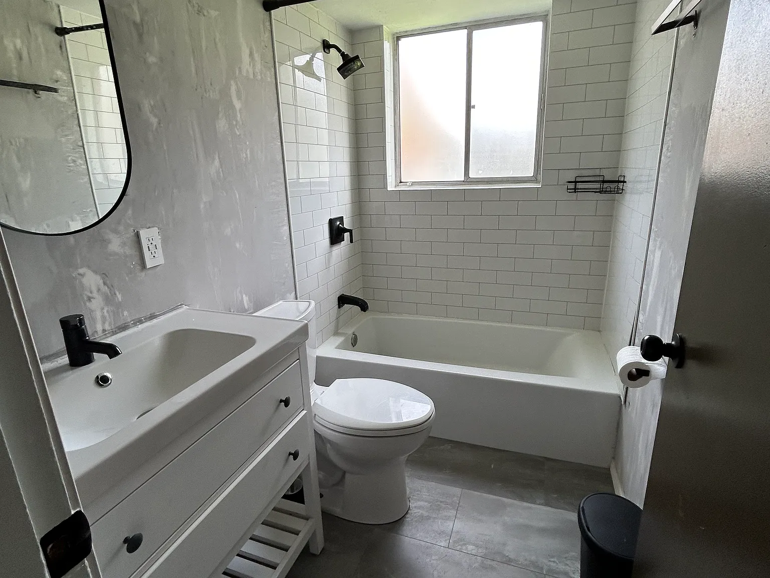 8 bed, 3520 sqft, $1,199 — Photo 2