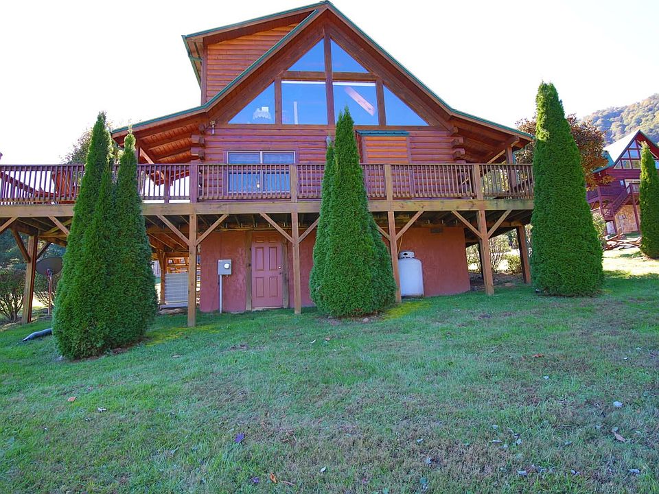 View of the house from the side backyard