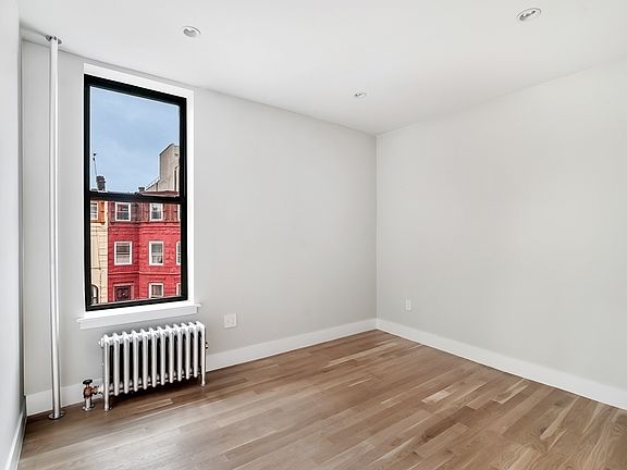 5th image of 426 Bainbridge St #1F