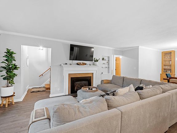 3rd image of 7426 Wellauer Dr