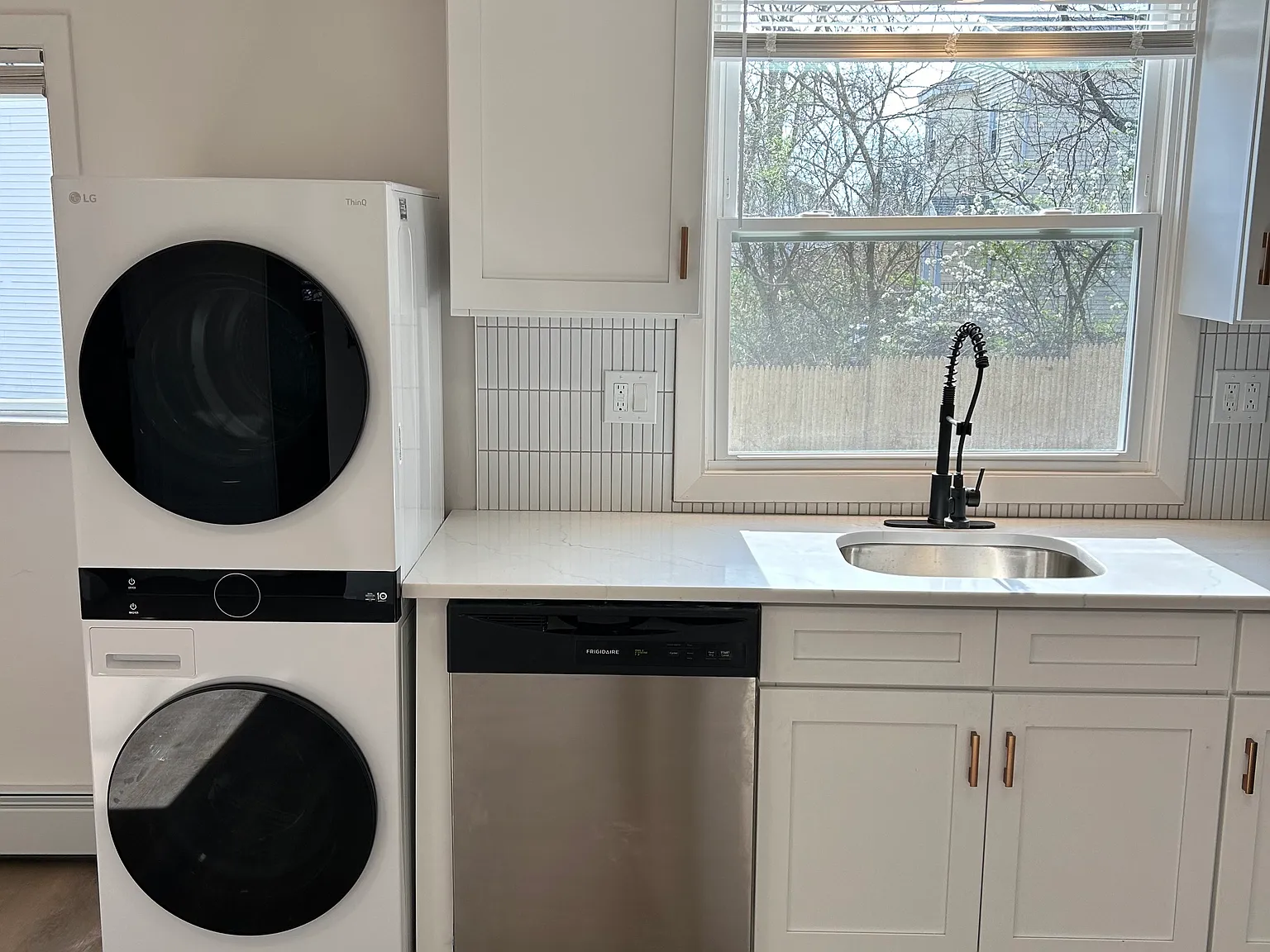 2 bed, 950 sqft, $1,700 — Photo 1