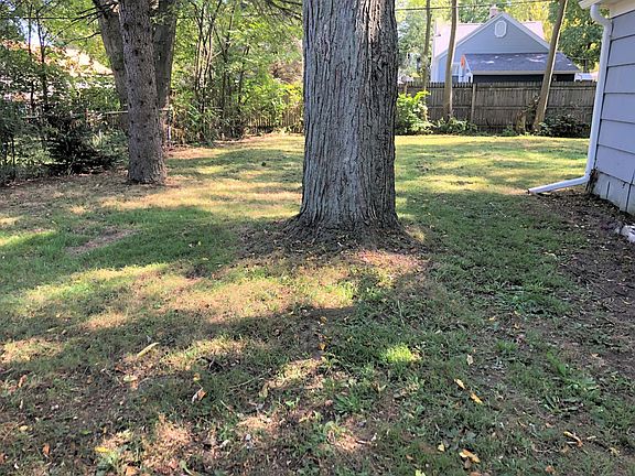 5th image of 102 Pleasant Ave