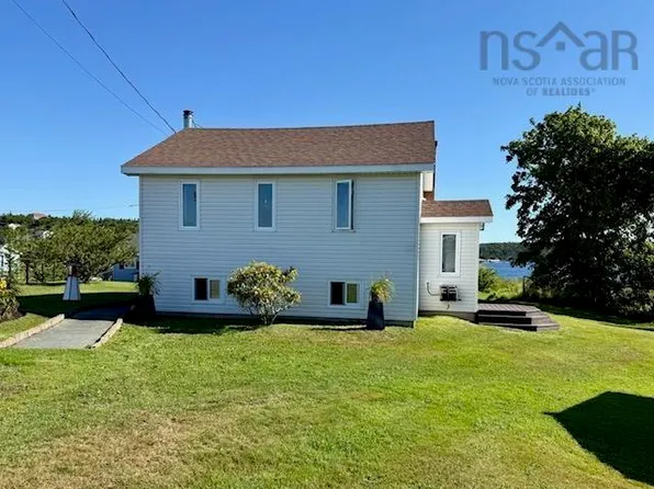 17 Demers Rd, Terence Bay, NS B3T 1Y2