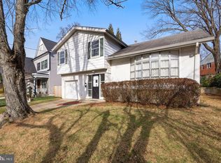 6011 Roosevelt St, Bethesda, MD 20817