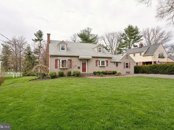 6 Chestnut Dr, Woodstown, NJ 08098