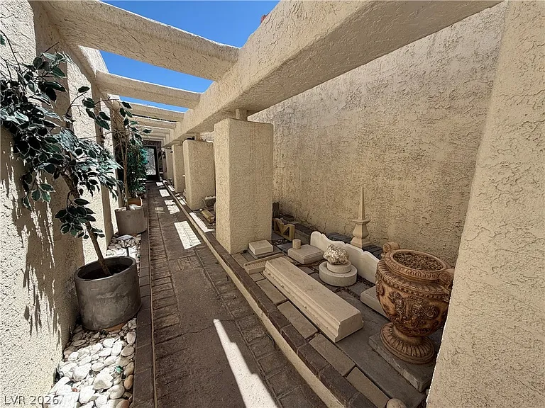 3194 Bel Air Dr — Photo 4