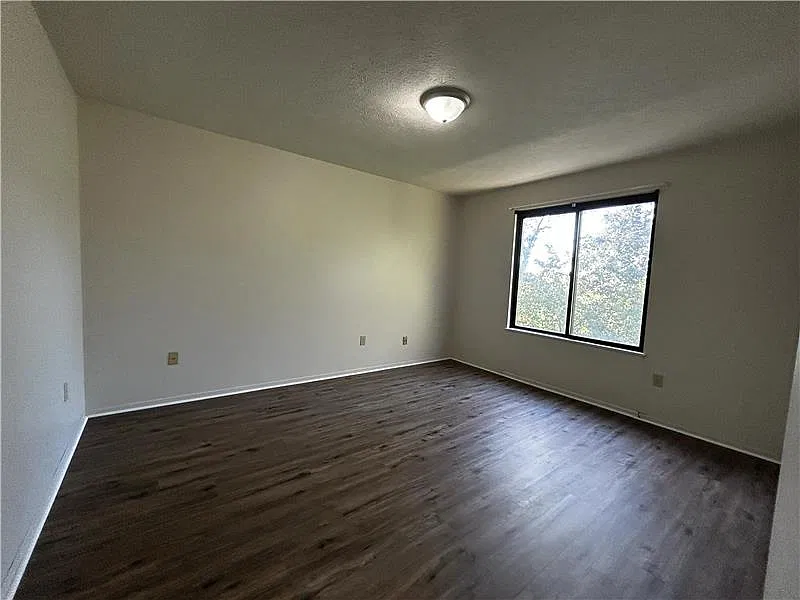 2 bed, 1.5 bath, $850 — Photo 4