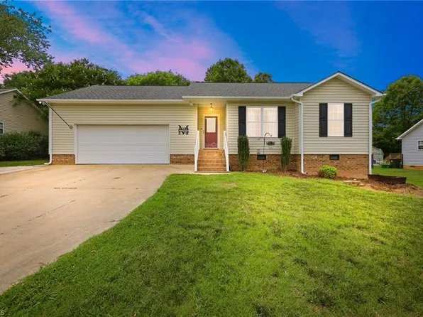 227 Meadow Lark Ln, Thomasville, NC 27360