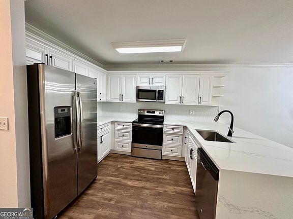 5th image of 728 Skyview Dr NE