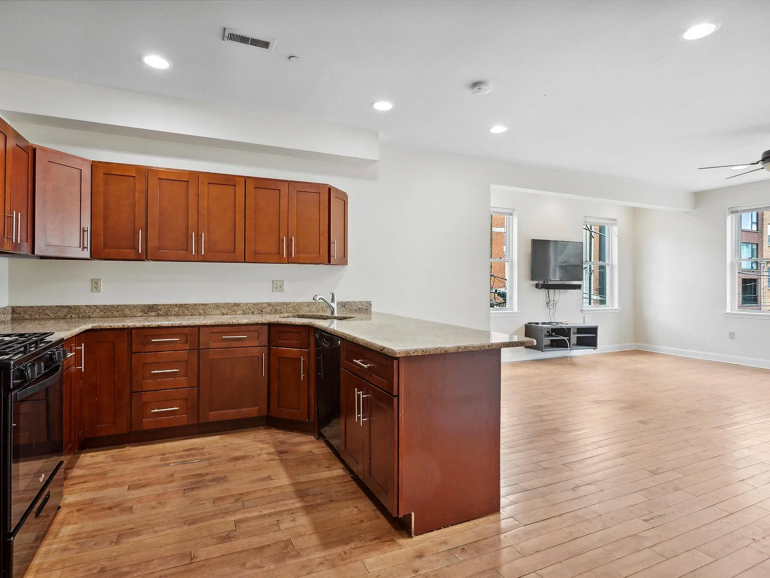 1935 N 18TH ST Unit B — Photo 1