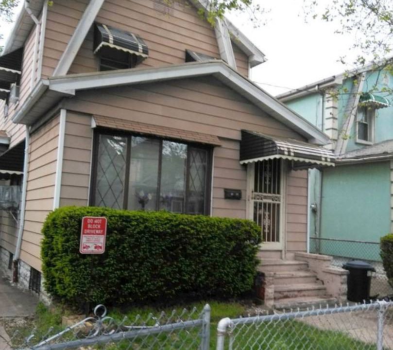 1st image of 1686 E 52nd St