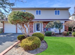 3306 Seawane Dr, Merrick, NY 11566